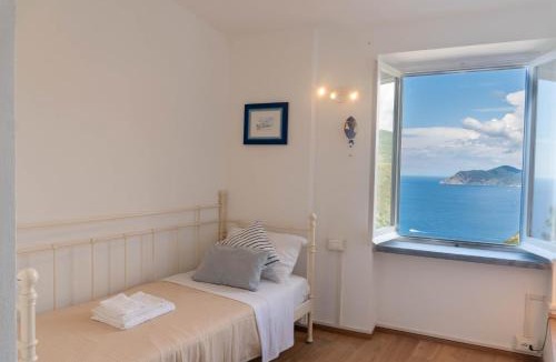 Riomaggiore Villa | Casa Lodovica con Vista Mare Mozzafiato