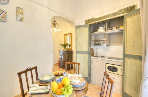Minori House | Casa Minera: An elegant independent house situated at a short distance from the beach, with Free WI-FI.