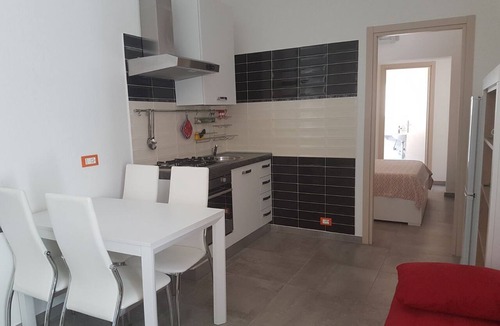 Lacco Ameno Apartment | Casa nel cuore di Lacco Ameno: a piedi alle terme Negombo, mare e ristoranti