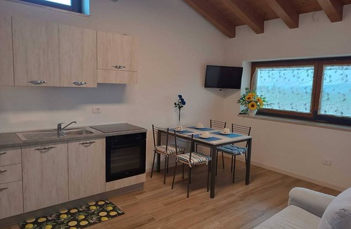Montecchia di Crosara Apartment | Casa Oliver: Apartment with a view of the valley near Verona and Vicenza