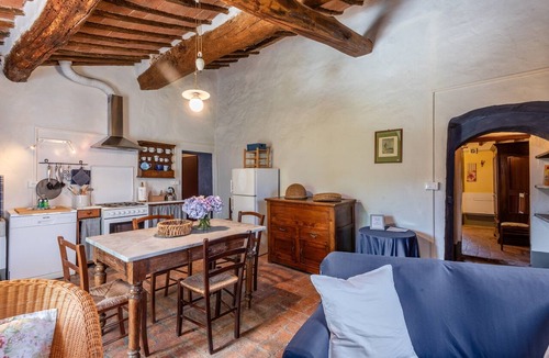 Monteriggioni Apartment | Casa Rufini among the Sienese Hills on the Bichi Borghesi Estate