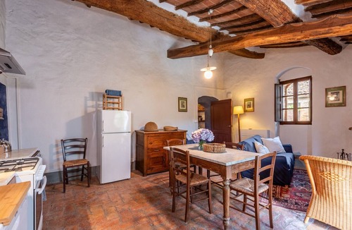 Monteriggioni Apartment | Casa Rufini among the Sienese Hills on the Bichi Borghesi Estate