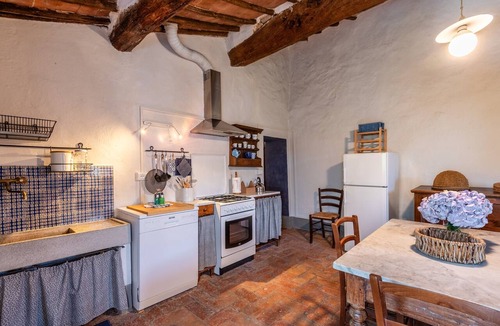 Monteriggioni Apartment | Casa Rufini among the Sienese Hills on the Bichi Borghesi Estate