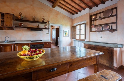 Lucignano Villa | Casale Le Rondini with a swimming pool and private garden