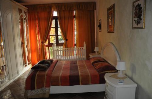 Canale House | Cascina tra le vecchie vigne con piscina