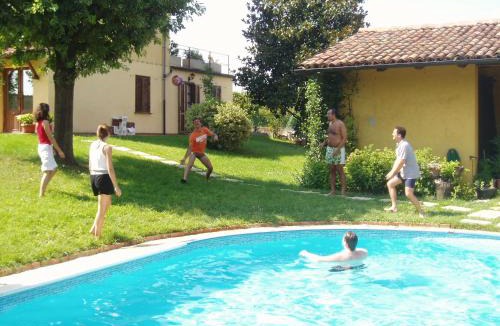 Canale House | Cascina tra le vecchie vigne con piscina