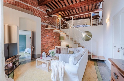 Lucca Historical Center Apartment | Casta Dama Apartment