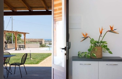 Donnalucata House | Charm, home emotions Baron sea view, swimming pool, wifi and BBQ