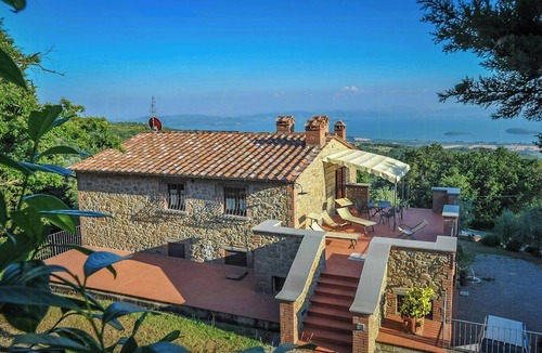 Lisciano Niccone Apartment | Charming apartment in stonehouse by Lake Trasimeno