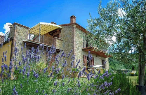Lisciano Niccone Apartment | Charming apartment in stonehouse by Lake Trasimeno
