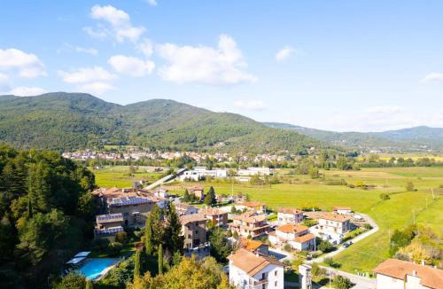 Lisciano Niccone Apartment | Charming Apartment in Lisciano Niccone with Shared Pool