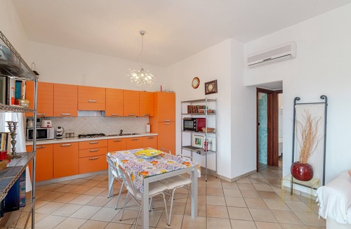 San Teodoro City Centre House | Charming Apartment “Villa Oleandro” with Garden & Terrace, Wi-Fi, Air Conditioning