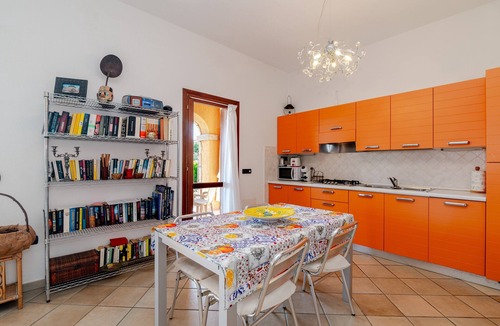 San Teodoro City Centre House | Charming Apartment “Villa Oleandro” with Garden & Terrace, Wi-Fi, Air Conditioning