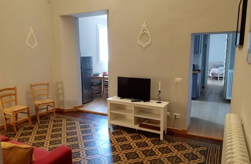 Pisa City Centre Apartment | Charming retreat with terrace over Pisa's hidden gardens
