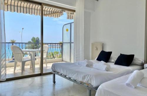 Menton Apartment | chouette studio balcon sur la mer