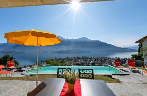 Vercana House | Collinetta Girasole Bungalow Holiday Apartment with Pool