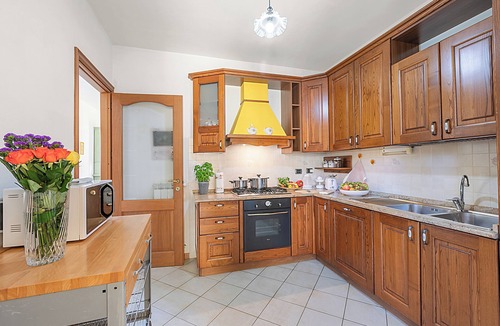 Pescia House | Comfortable House Private Pool & View for 6, Pescia, Italy