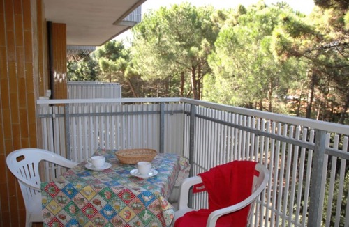 Lignano Riviera Apartment | Comfortable flat by the pool