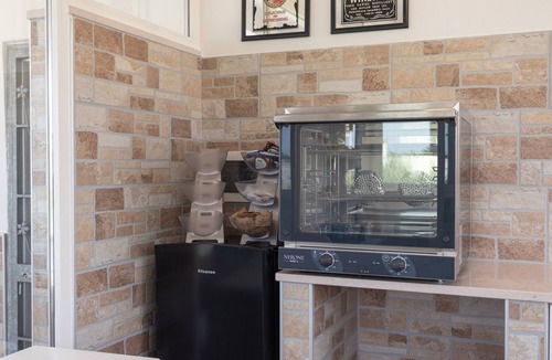 Polignano a Mare Apartment | Corallo House - Alba Rossa Room with Shared Pool, Wi-Fi and Air Conditioning