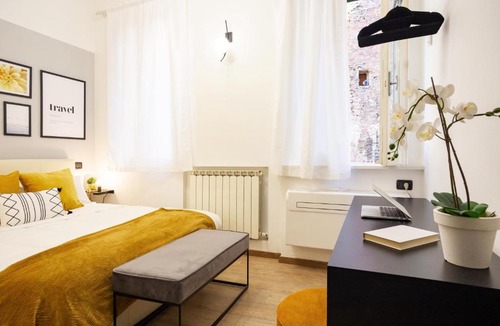 Old Town Apartment | Corso Vannucci Central Apartment