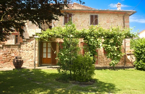 Castiglion Fiorentino Apartment | Cosy apartment for 4 guests with pool, WIFI, TV and pets allowed, close to Cortona