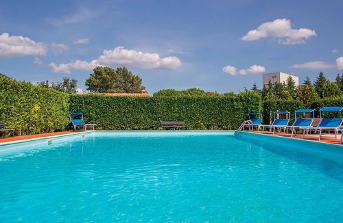Castiglione del Lago Apartment | Cosy apartment for 6 people with WIFI, A/C, pool, TV, veranda and pets allowed