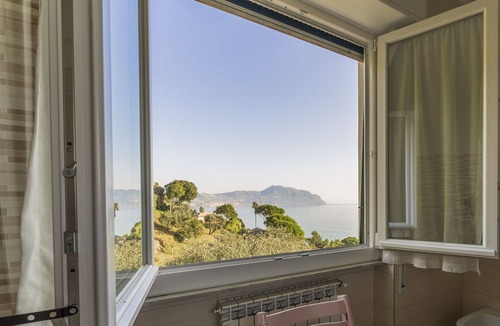 Pieve Ligure Apartment | Cosy apartment for 8 guests with WIFI, A/C, TV, balcony and panoramic view, close to Portofino