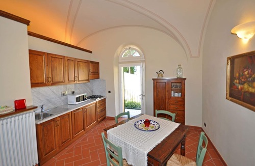 Volterra Apartment | Cosy apartment for 2 guests with WIFI, pool, TV and pets allowed, close to San Gimignano