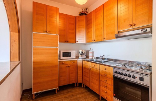 Ispra Apartment | Cosy apartment for 4 people with A/C, WIFI, TV and terrace