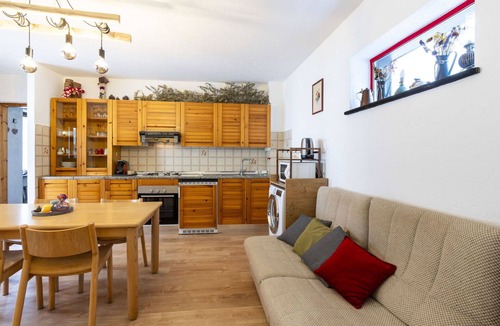 Madesimo Apartment | Cosy apartment for 5 guests with WIFI, TV, terrace and pets allowed