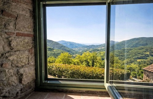 Londa Apartment | Cosy apartment for 6 guests with A/C, WIFI, pool, TV and panoramic view