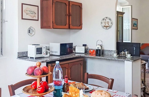 Borzonasca Apartment | Cosy apartment for 6 guests with WIFI, TV and balcony
