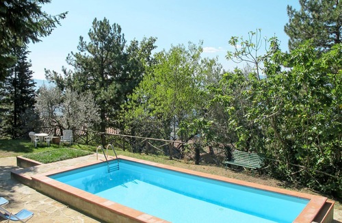 Castelfranco di Sopra Villa | Cosy apartment in villa for 3 people with WIFI, pool, patio, pets allowed and panoramic view