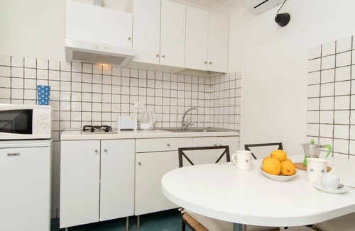 Casamicciola Terme Villa | Cosy apartment in villa for 4 guests with WIFI, TV, patio and parking