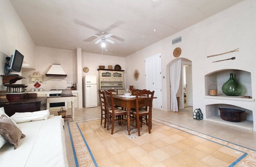 Racale House | Country Resort in Torre Suda with 2 bedrooms sleeps 5