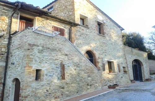 Serre di Rapolano Apartment | Cozy Apartment in a Traditional Tuscan Stone Farmhouse