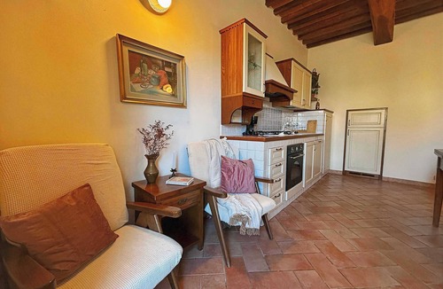 Poggiarello Apartment | Cozy Tuscan Apartment Villa in Private Vineyard Estate