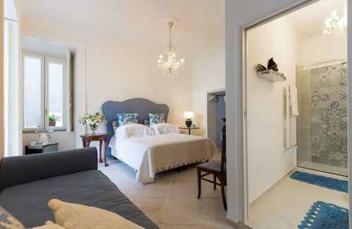 Meta Bed & Breakfast | Daphne Suite with garden within walking distance of the station and the sea
