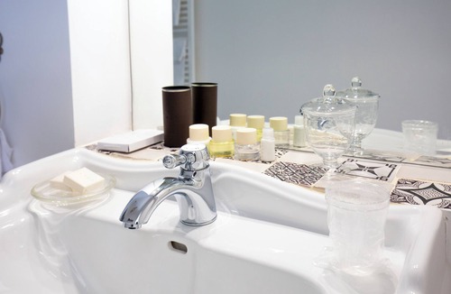 Meta Bed & Breakfast | Daphne Suite with garden within walking distance of the station and the sea