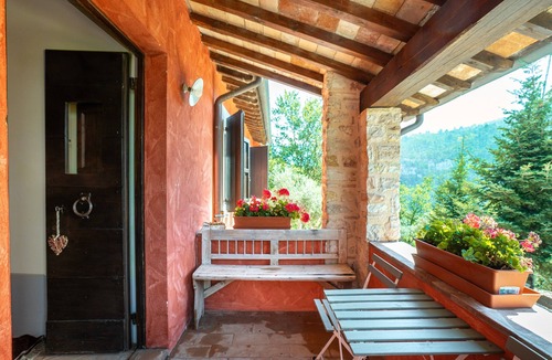 Sant'Anatolia di Narco Apartment | 'Dependance Del Casale Rosso' with Pool, Private Garden and Wi-Fi