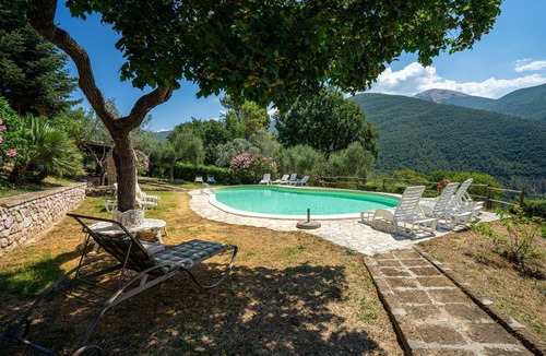 Sant'Anatolia di Narco Apartment | 'Dependance Del Casale Rosso' with Pool, Private Garden and Wi-Fi