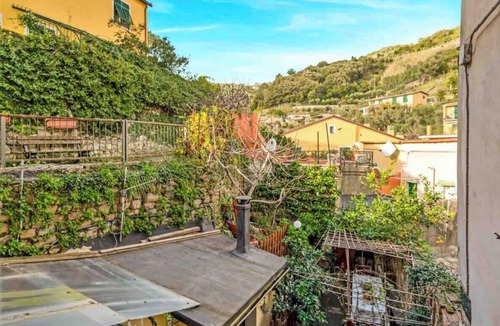 Borgo Antico Apartment | Discover the charm of the Cinque Terre by staying in our welcoming L'Antica Piazzetta, located in the heart of Monterosso al Mare, one of the most enchanting villages in the Cinque Terre.The house is ideal for families or small groups and features two