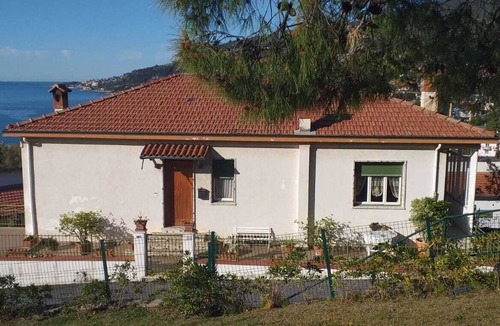 Ospedaletti House | "Do you want a corner of paradise"?