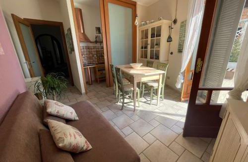Baia Apartment | DOMUS PARVA - Villa con bio-piscina, spa privata e appartamenti panoramici