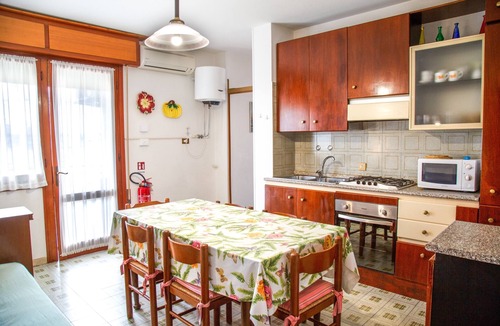 Eraclea Mare Apartment | Downtown apartment by the beach