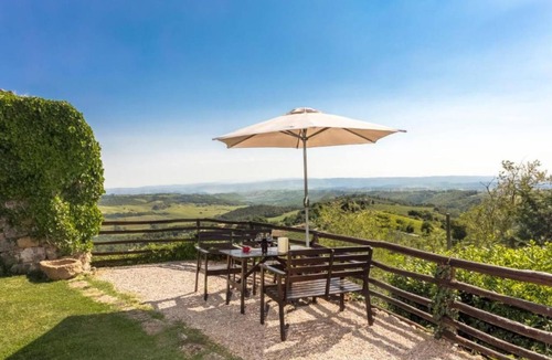 Castel San Gimignano Apartment | Edera cozy house in Tuscan village