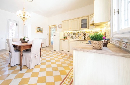 Lucca Historical Center Villa | Elegant ancient villa.Very close Lucca's Walls and train station.Private terrace