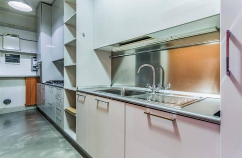 Chinatown Apartment | Elegant Loft in the Heart of Milan – Spacious and Stylish