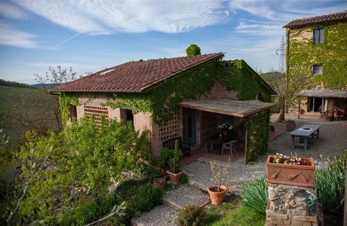 Tavarnelle Val di Pesa House | Fienile (4+2) beautiful apartment with pool in Chianti between Florence and Siena
