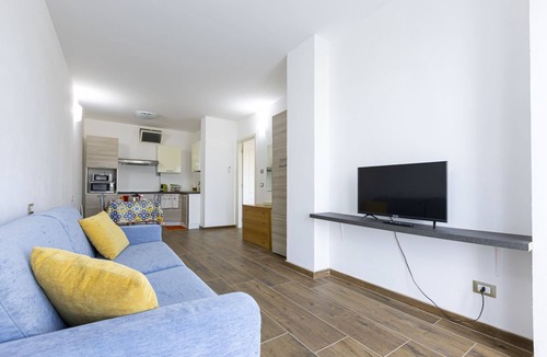 Pantai Apartment | Flat in villa with garden